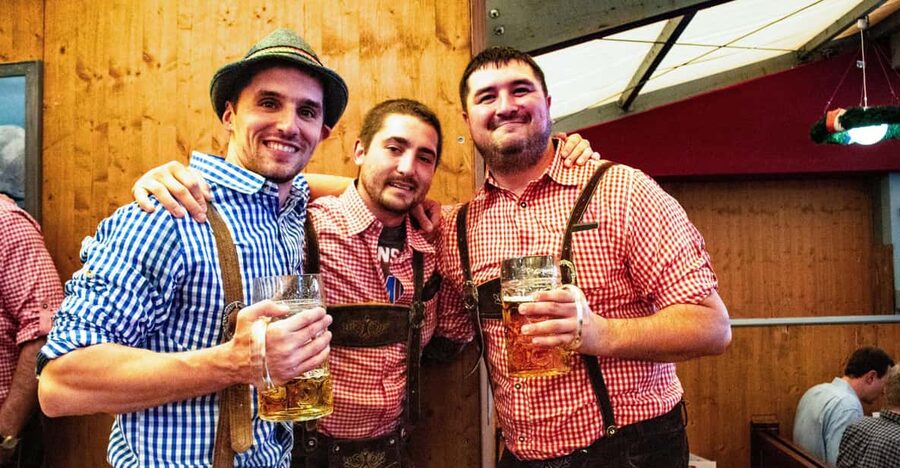 Munich: Oktoberfest Tour with Tent Reservation, Food & Beer - Meeting at Karlsplatz, then heading to the Wiesn