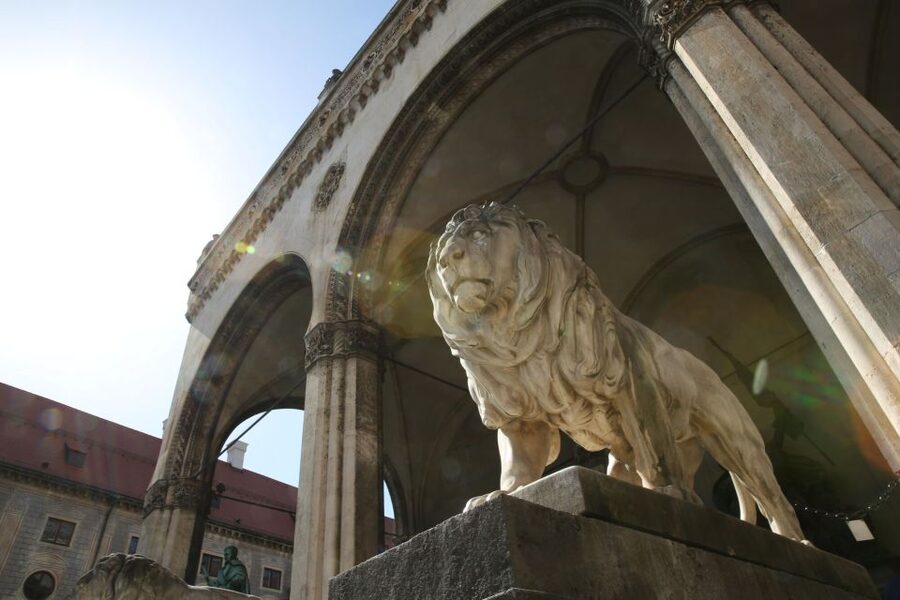 Munich: Old Town Guided Walking Tour - Starting beneath Munich’s New Town Hall