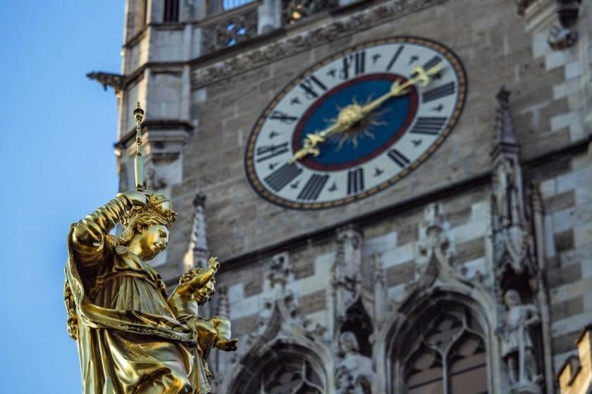 Munich: Old Town Guided Walking Tour - Ending near Viktualienmarkt