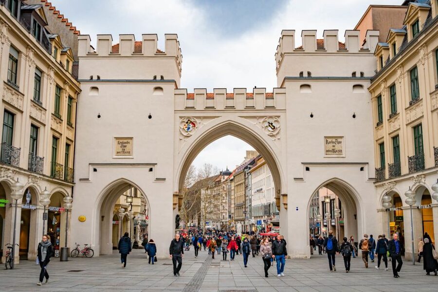 Munich: Old Town Walking Tour in Spanish - St. Michael’s Church and Munich’s Catholic story