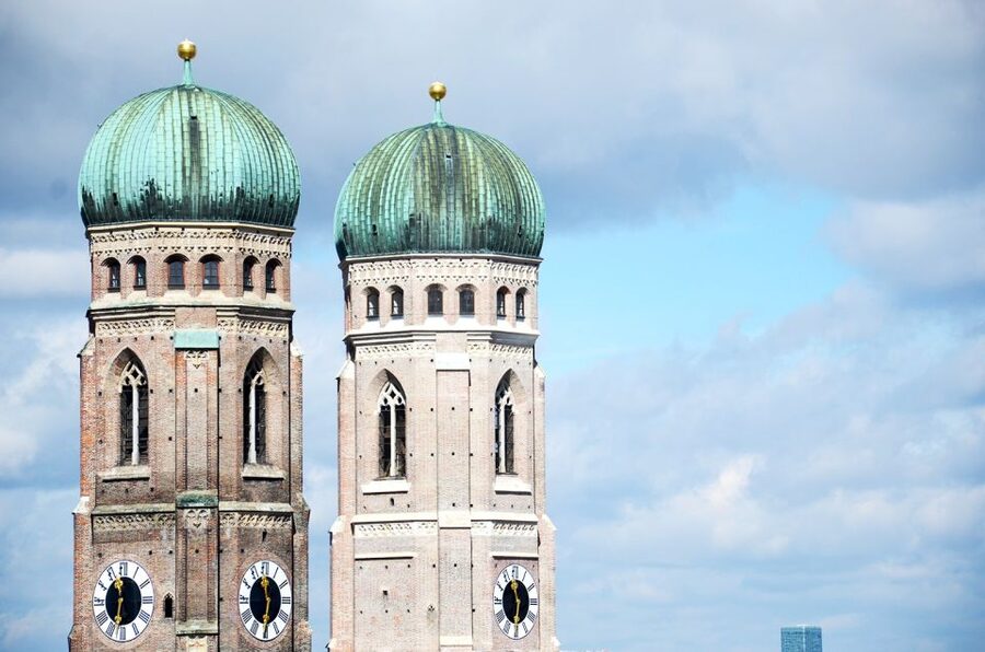 Munich: Old Town Walking Tour in Spanish - Starting beneath Karlstor at Karlsplatz