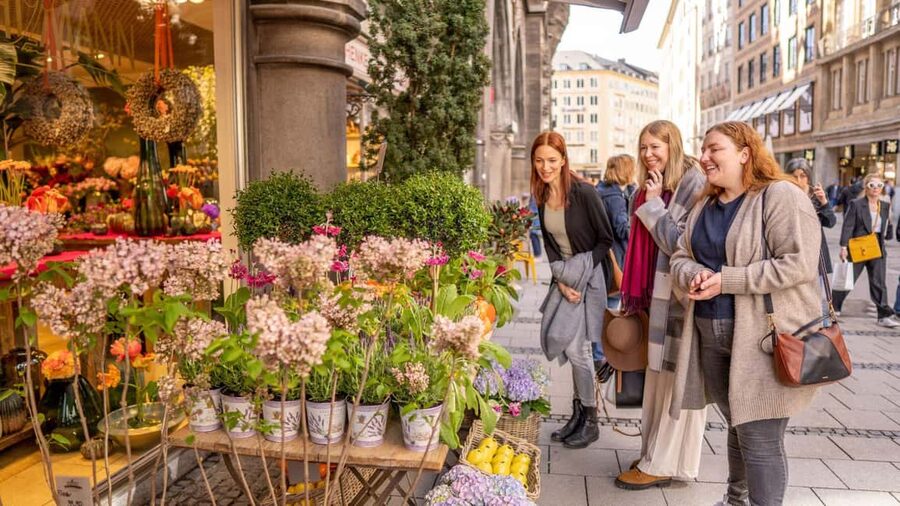 Munich: Private Personalized Walking Tour with a Local Host - From city center to the English Garden