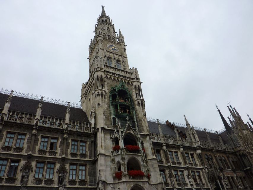 Munich: Private Walking Tour of the Historical City Center - Beer gardens, Hofbräuhaus, and the city’s social life