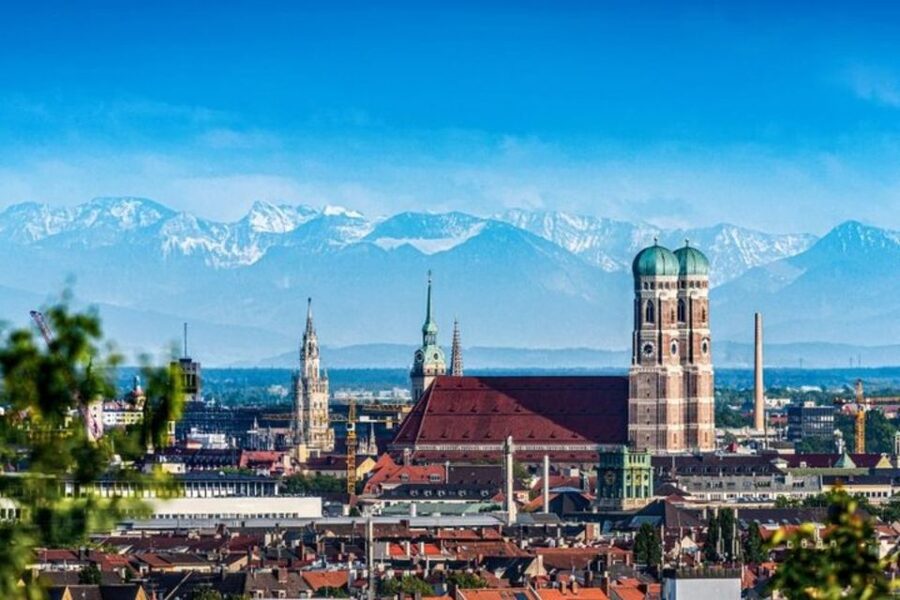 Munich : Private Walking Tour with A Guide (Private tour) - Learning about WWII and the Nazi period