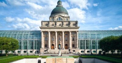 Munich Private Walking Tour with the BMW Museum and BMW Welt