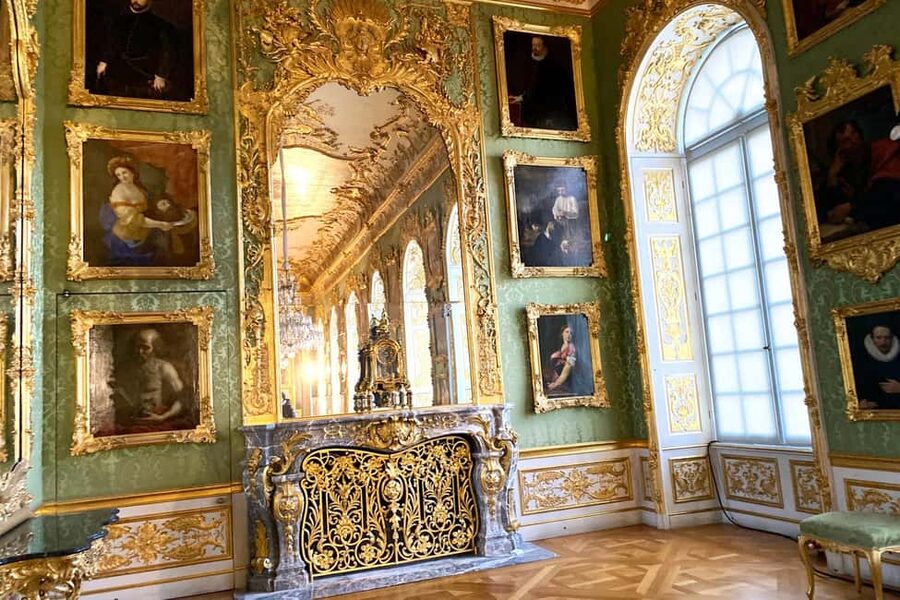Munich: Residenz Museum Tickets and 2,5-hour Guided Tour - Chapels, apartments, and the machinery of court life