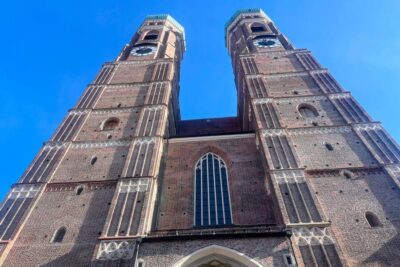 Self-guided sightseeing scavenger hunt for families