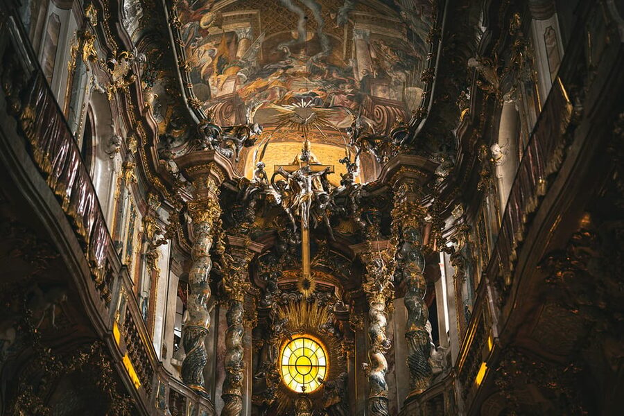 Munich: Spanish Guitar & Bach Toccata at Asamkirche - Hearing Spanish Guitar in a Baroque Church
