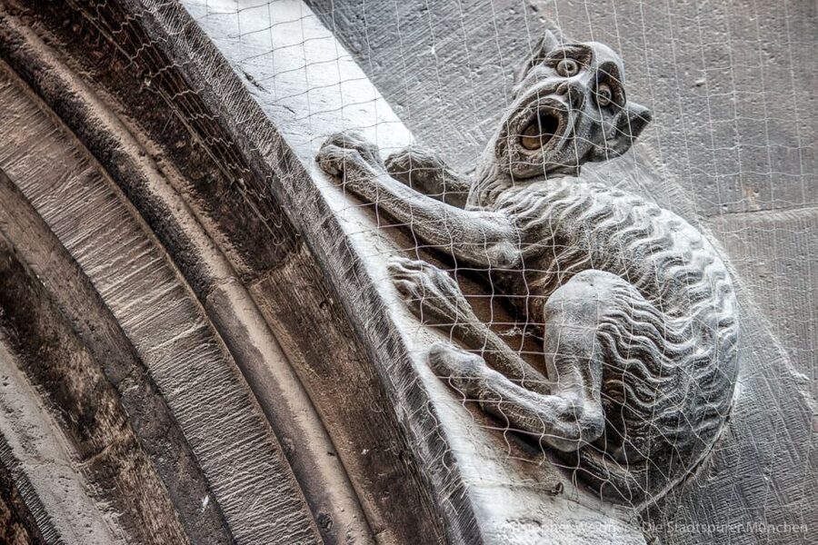 Munich: Spooky Tour of Old Town in German - Where the grave-digger carried his spade