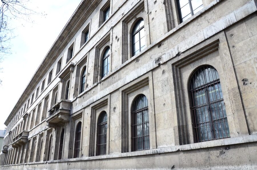 Munich: Third Reich Guided City Walking Tour - Odeonsplatz and the cost of political power