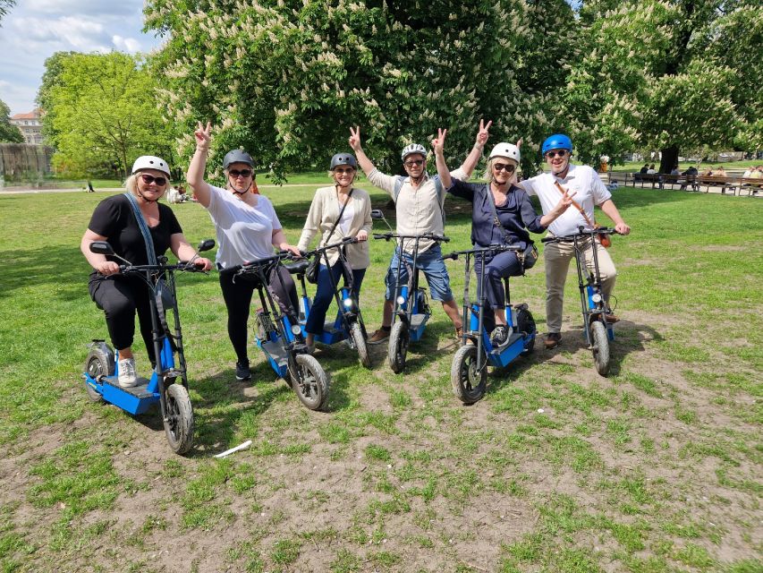 Munich: Top Sights Guided E-Scooter Tour - Siegestor and the route toward the English Garden
