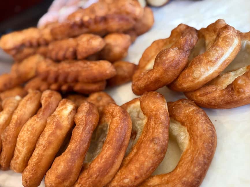 Munich: Viktualienmarkt Food Tasting Tour in German - Sausages, bread, and the Bavarian basics
