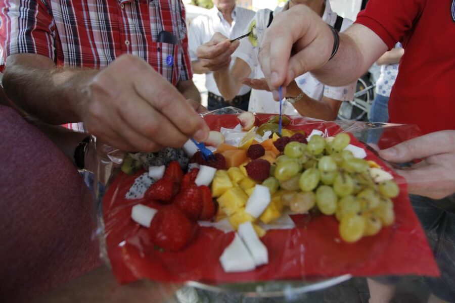 Munich: Viktualienmarkt Food Tasting Tour in German - The guide makes the difference
