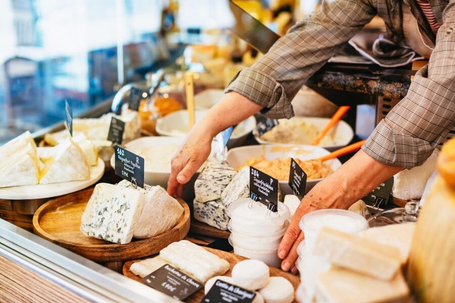 Munich: Viktualienmarkt Food Tour - Beginning at Marienplatz and entering the market