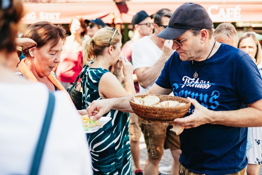 Munich: Viktualienmarkt Food Tour - Stories from local traders and practical city advice