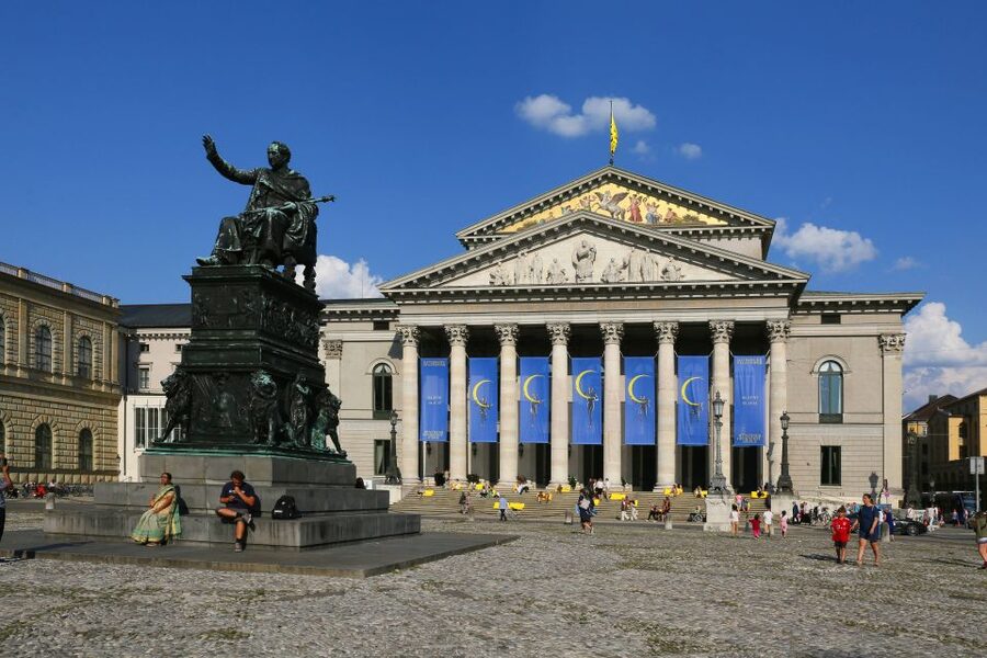 Munich: Walking Tour Old Town 3D VR Tour in GERMAN - Marienplatz around 1870: a city in transition