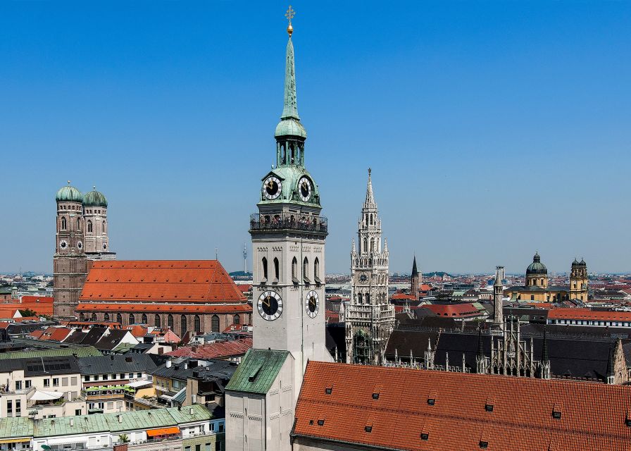 Munich: Walking Tour Old Town and Viktualienmarkt - Odeonsplatz and the northernmost Italian city