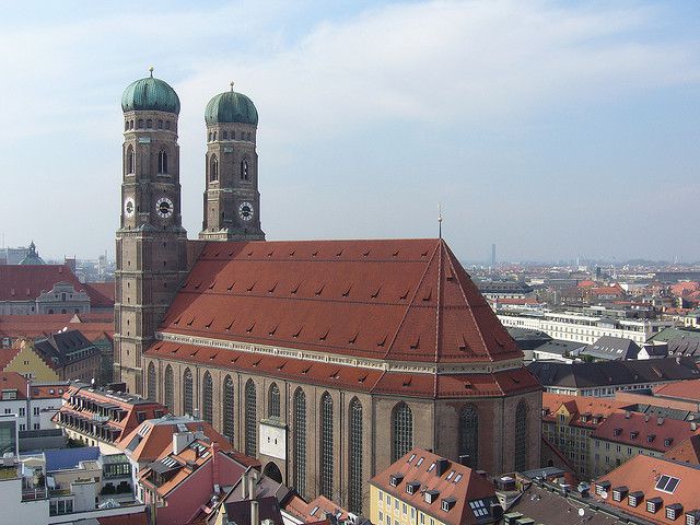 Munich: Walking Tour Old Town and Viktualienmarkt - Marienplatz and the New Town Hall