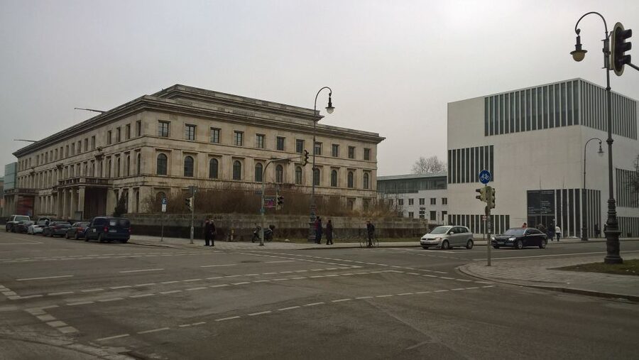 National Socialism WWII with licensed guide - private tour - From the Court Garden to a memorial for resistance