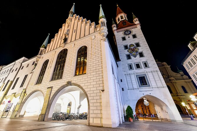 Night watchman torchlight tour in Munich - Alter Peter and Munich’s oldest parish church