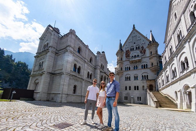Premium Neuschwanstein Castle and Linderhof VIP Tour from Munich - The premium coach from Munich