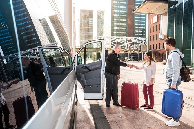 Private arrival transfer Munich Airport to Munich Hotels - Flight delays and the main risk