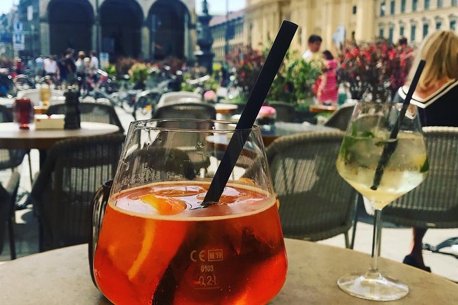 PRIVATE - Best Munich Cocktail Tour - all inclusive - Odeonsplatz and Munich’s trendier bar strip