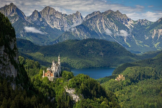 Private day trip: Munich to Neuschwanstein Castle, local driver - Choosing the right vehicle for your group