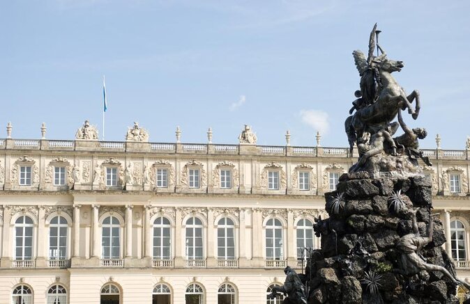 Private Herrenchiemsee Castle Tour from Munich with Cruise and Carriage Ride - Arriving by horse-drawn carriage