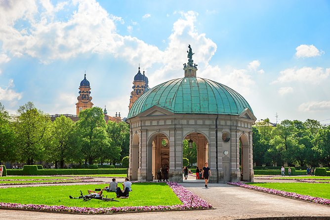 Private Munich Old Town Walking Tour - with optional Breakfast - The Glockenspiel and the City’s Oldest Structure