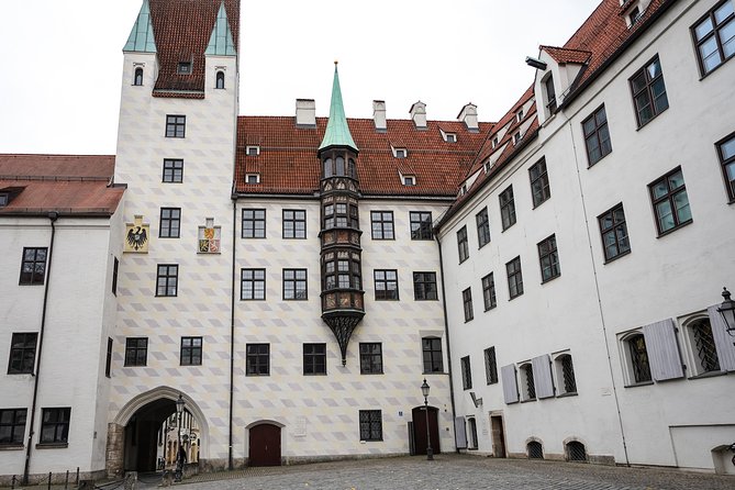 Private Munich Old Town Walking Tour - with optional Breakfast - Odeonsplatz, Feldherrnhalle, and Theatinerkirche