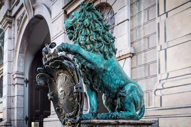 Private Munich Tour with hotel pickup - Starting at Marienplatz and the moving Glockenspiel