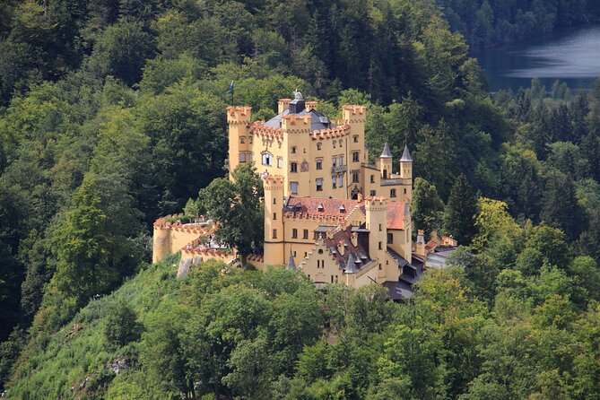 Private Tour at Neuschwanstein And Linderhof Palaces From Munich - Choosing between a driver-guide and a separate guide