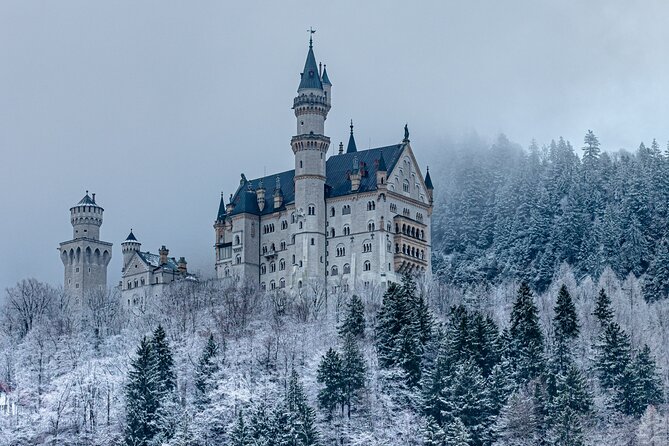 Private Tour to Neuschwanstein Castle & Linderhof from Munich - Oberammergau: one hour in a painted Bavarian village