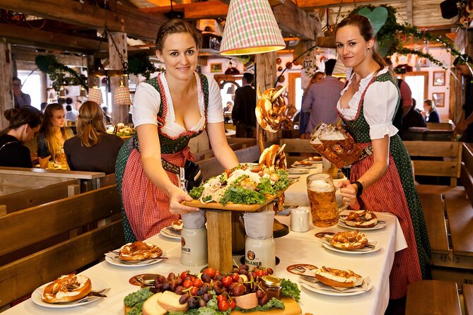 Private VIP Oktoberfest, Table, 3-Course-Menu, Beer & Champagne - Meeting Sepp at Marienplatz at 11 a.m.