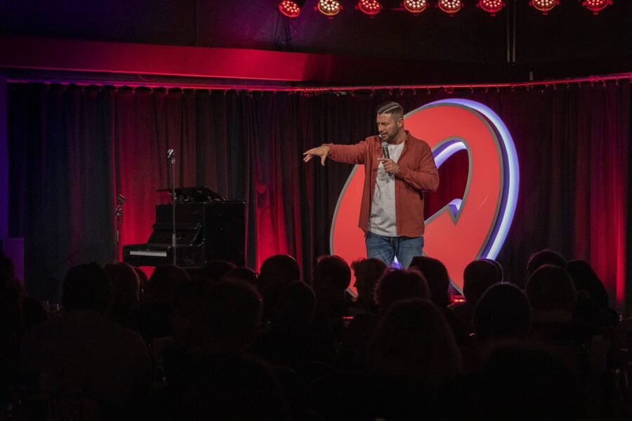 Quatsch Comedy Club München: Die Live Show - Under the Big Q: What the Munich Show Is Like