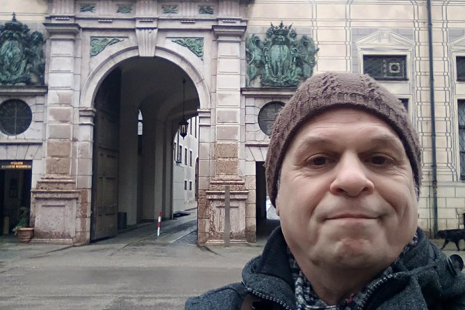 Residence Munich Private Tour including entrance ticket - Why a private guide may beat an audio guide