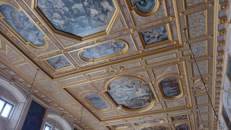 Residence of Munich private tour with skip the line ticket - Meeting point and what to carry