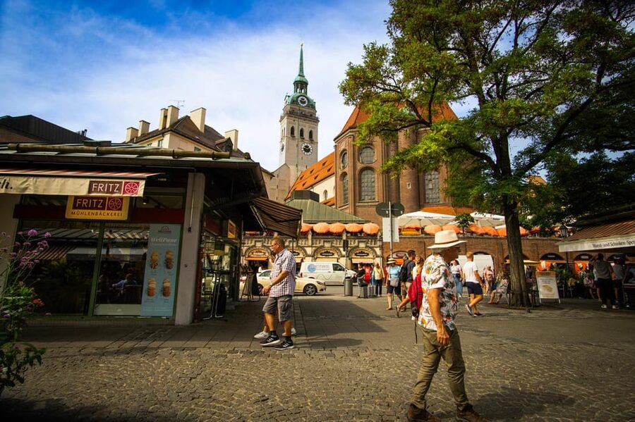 Short & sweet: Tasting the Viktualienmarkt - Starting beneath the New Town Hall Glockenspiel