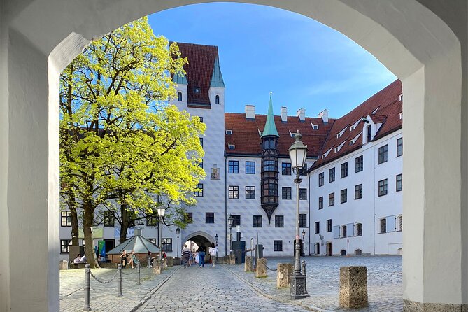 Ten Munich Old town Sights in a Private Express Walking Tour - Fischbrunnen and two local customs