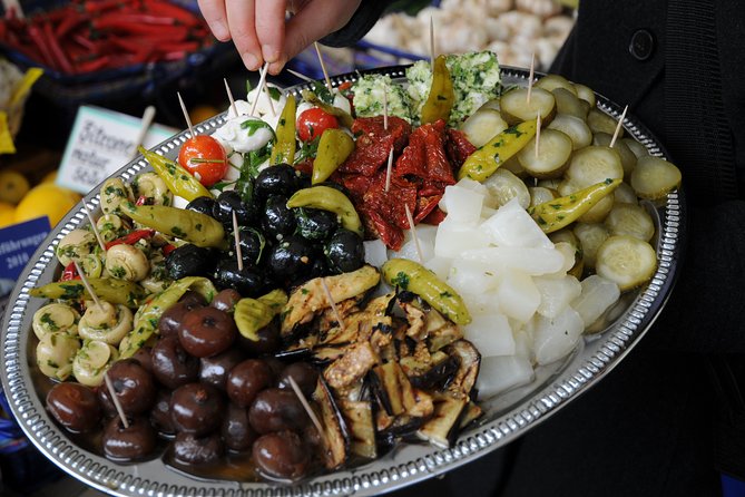 Viktualienmarkt tasting tour - Market stories make the food more memorable