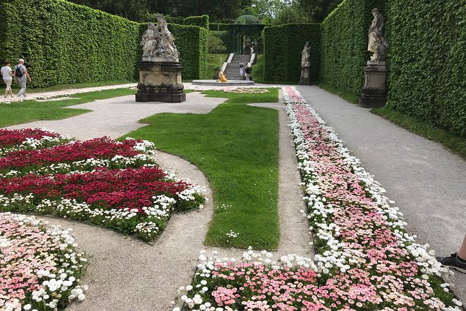 VIP Day Trip Neuschwanstein and Linderhof Castle from Munich - Neuschwanstein and the walk up the mountain